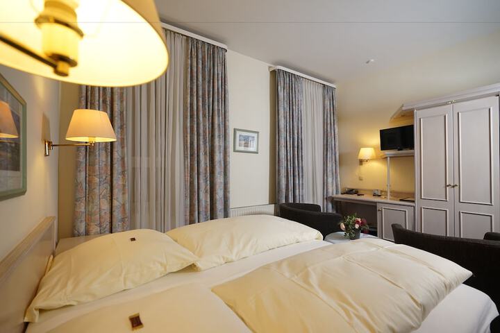 Room 8 of 50