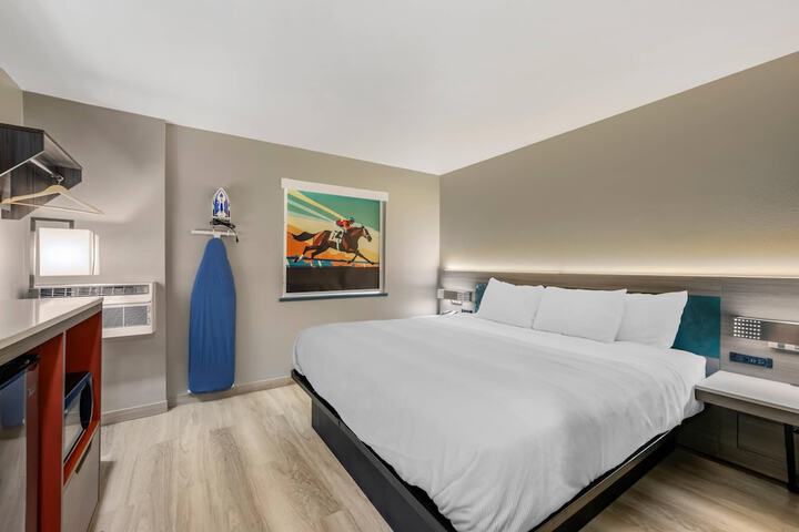 Room 9 of 30