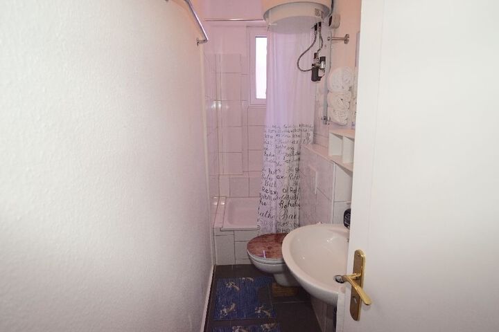 Room 4 of 5