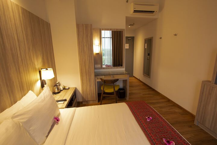 Room 10 of 49