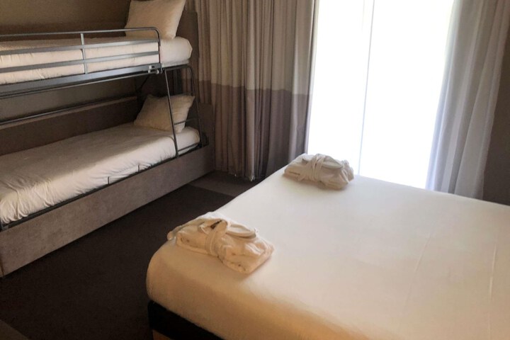 Room 12 of 80