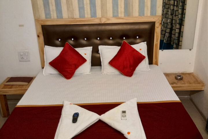 Room 5 of 38