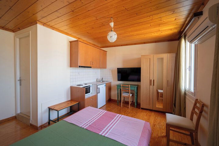 Room 16 of 42
