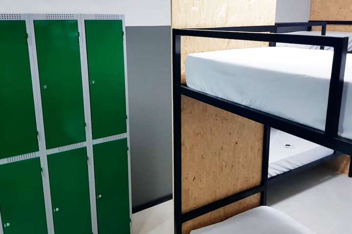 Room 8 of 40