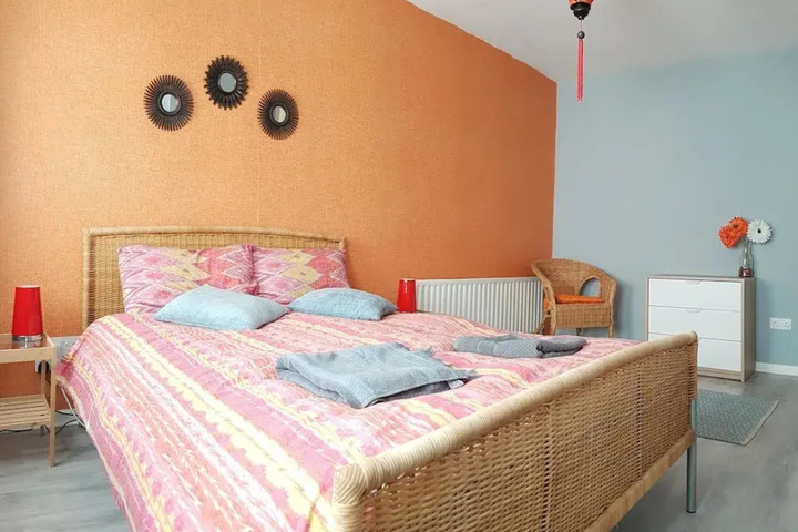 Room 2 of 12