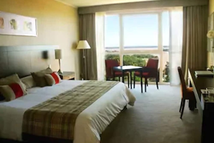 Room 4 of 28