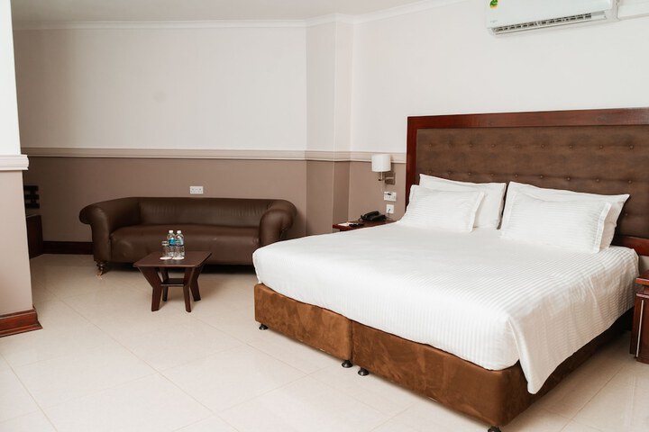 Room 13 of 42