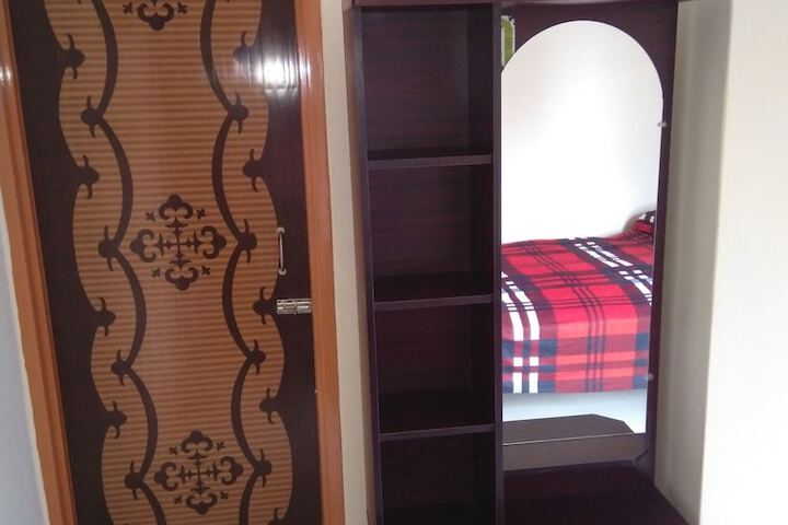 Room 6 of 12