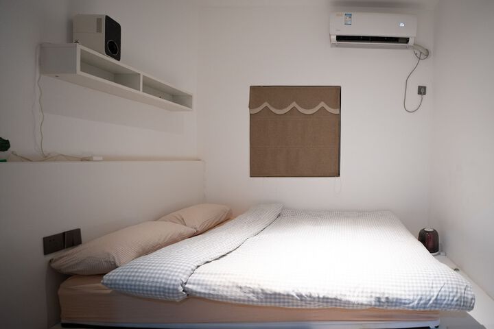 Room 2 of 49
