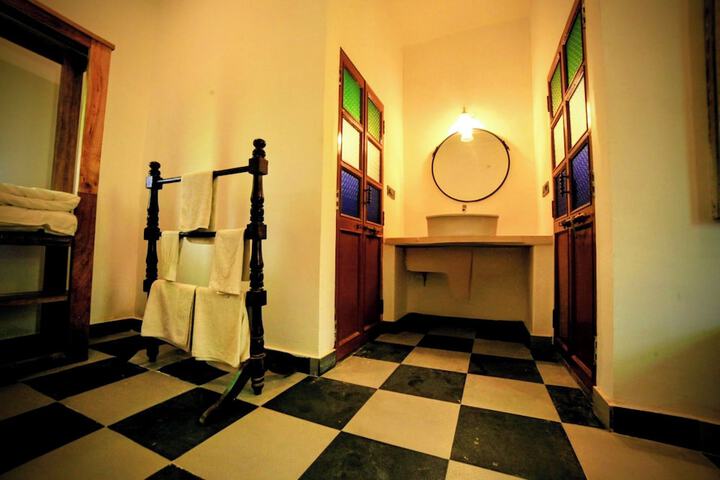 Room 35 of 151
