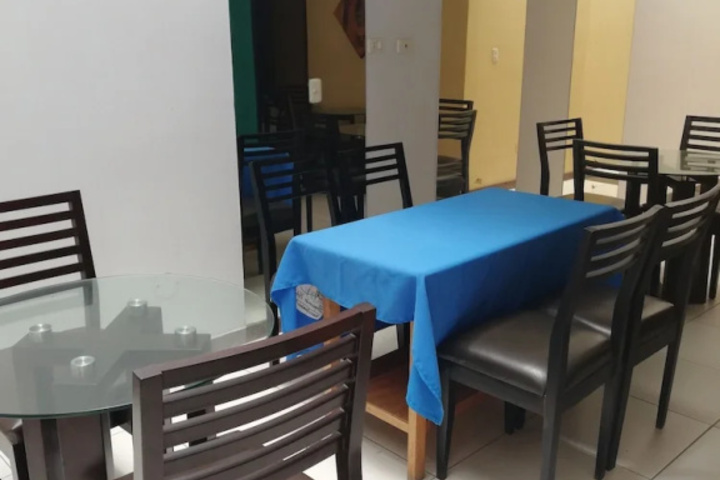 Dining 19 of 20