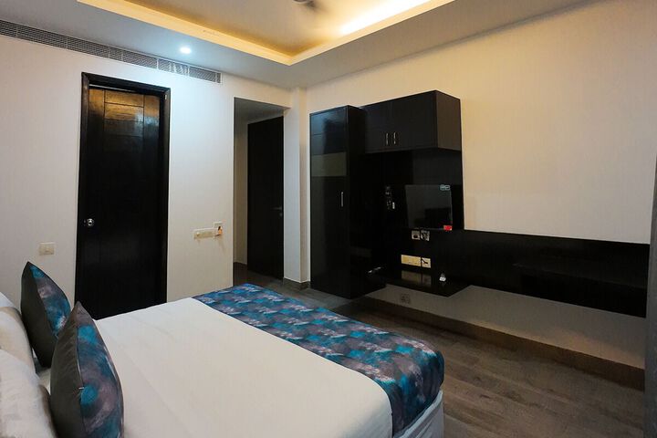 Room 9 of 20
