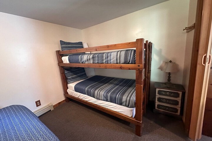 Room 11 of 27