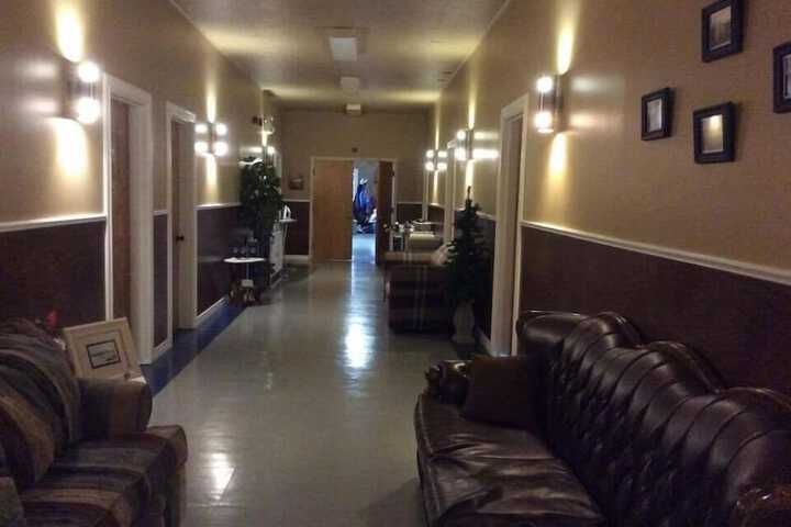 Ballroom/Hall 19 of 24
