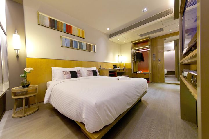 Room 13 of 36
