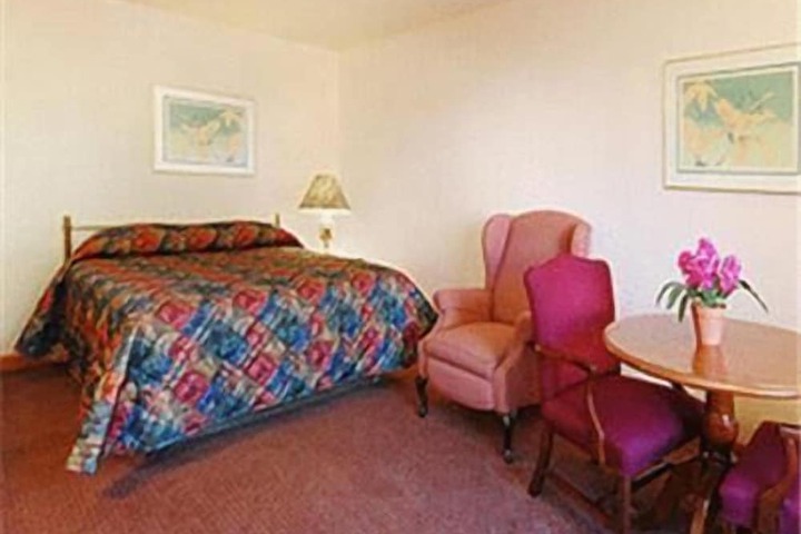 Room 9 of 18