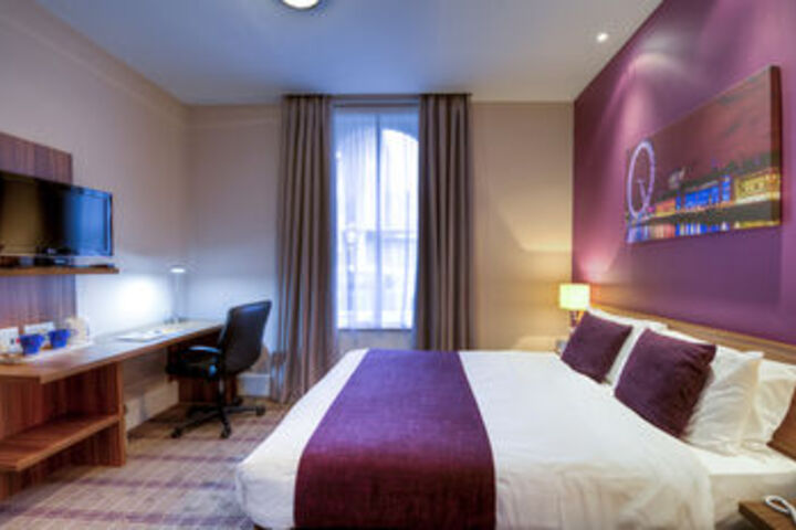 Room 10 of 28