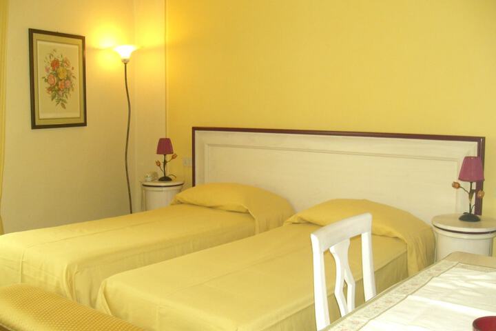 Room 9 of 13