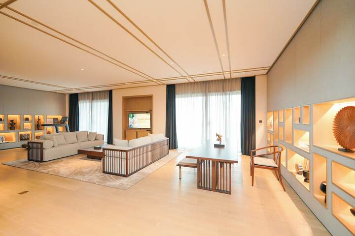Room 10 of 126