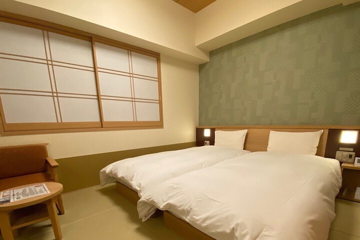Room 23 of 102