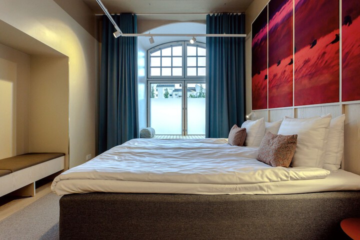 Room 27 of 69