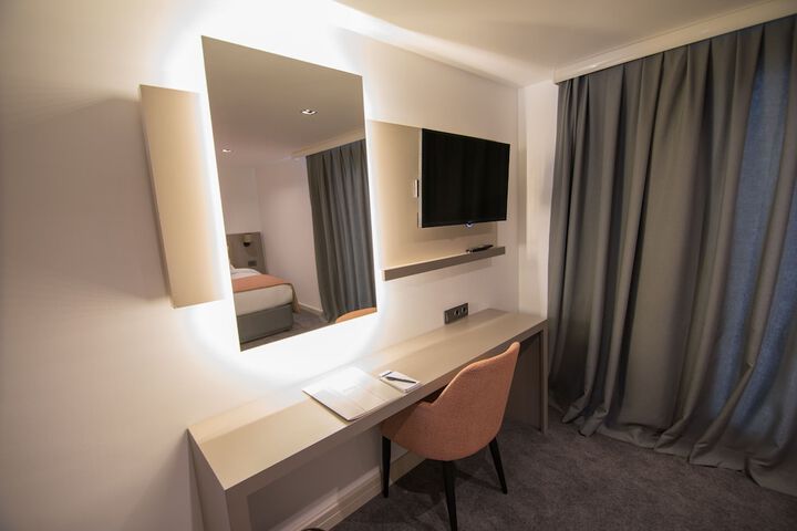 Room 7 of 19