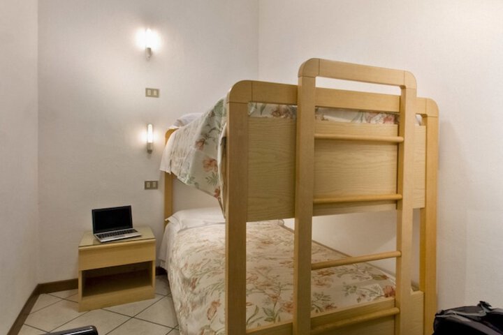 Room 10 of 41