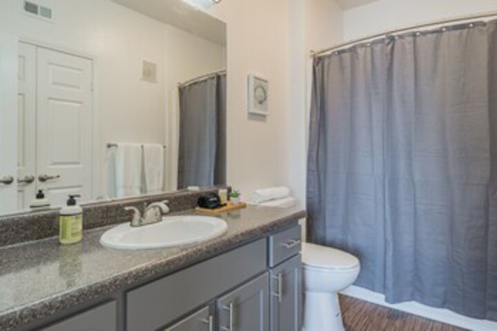 Room 5 of 187