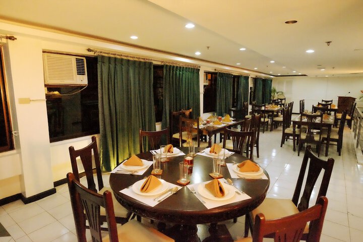 Dining 65 of 77