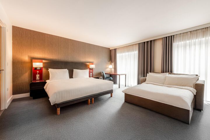 Room 34 of 151