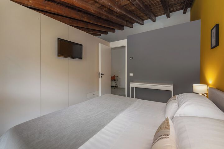 Room 52 of 137