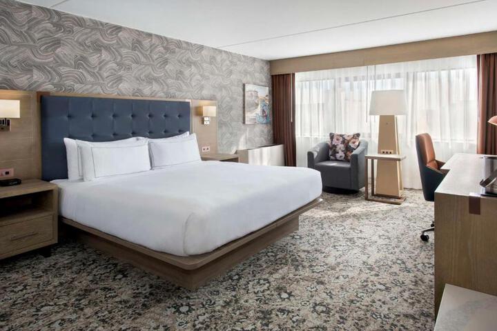 1 King Bed (7 of 18)