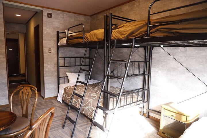 Room 12 of 39