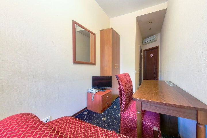 Room 34 of 48