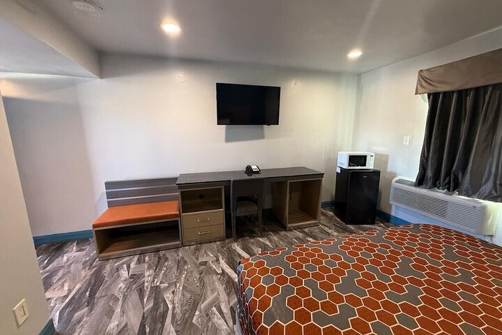 Business Single Queen Bed (10 of 16)