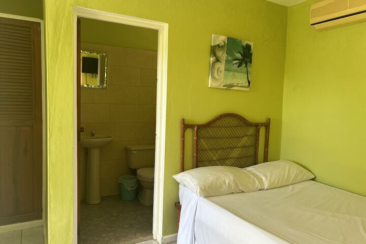 Room 6 of 40