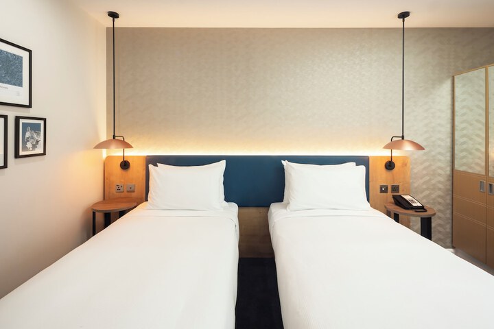 Room 6 of 81