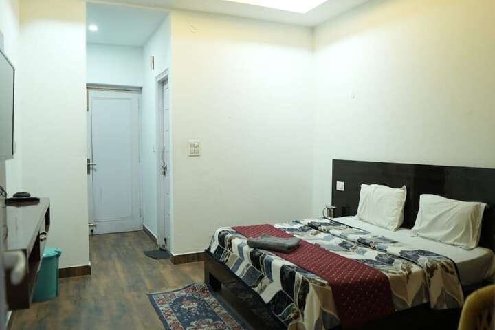 Room 2 of 16