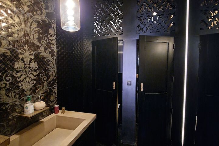 Room 62 of 99