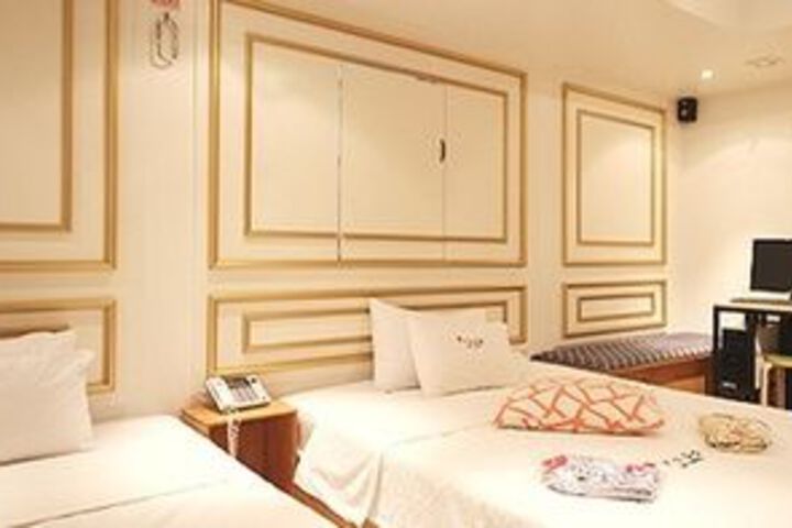 Room 10 of 19