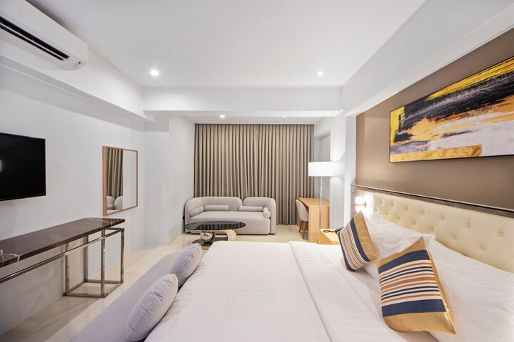 Room 3 of 8