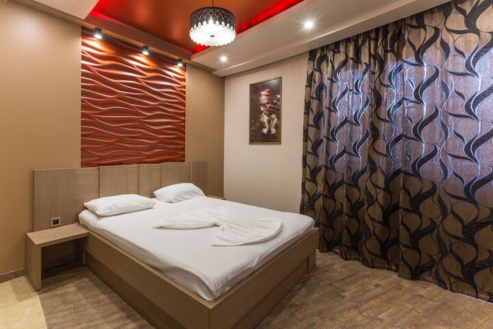 Room 6 of 53