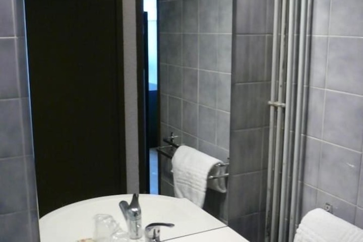Room 3 of 16
