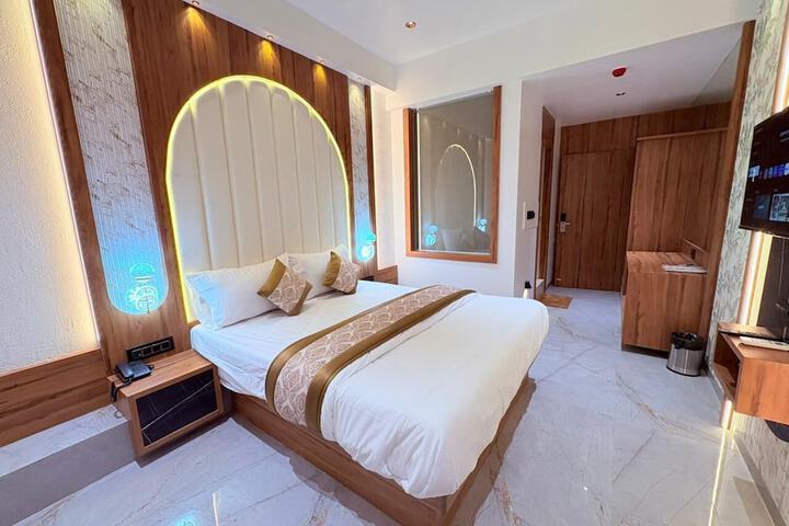 Room 12 of 34