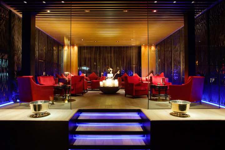 Lounge 23 of 27