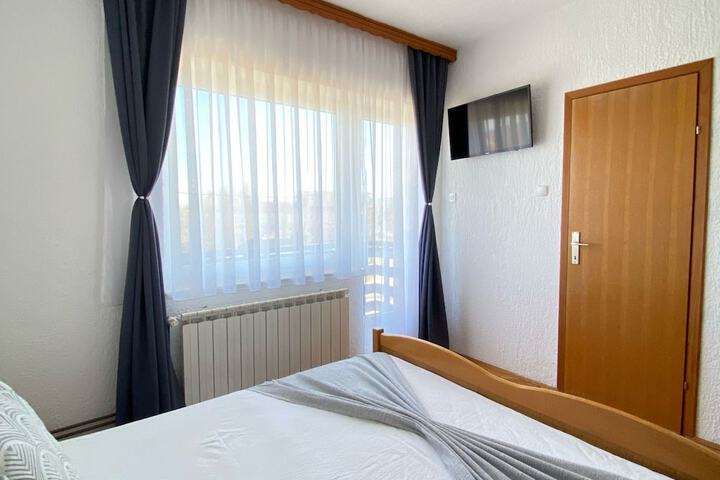 Room 10 of 24