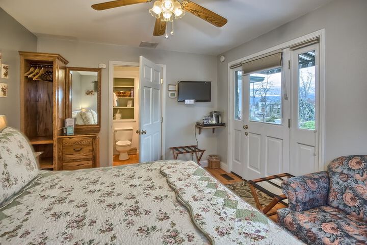 Hotel Exterior 146 of 152