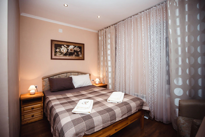 Room 3 of 8