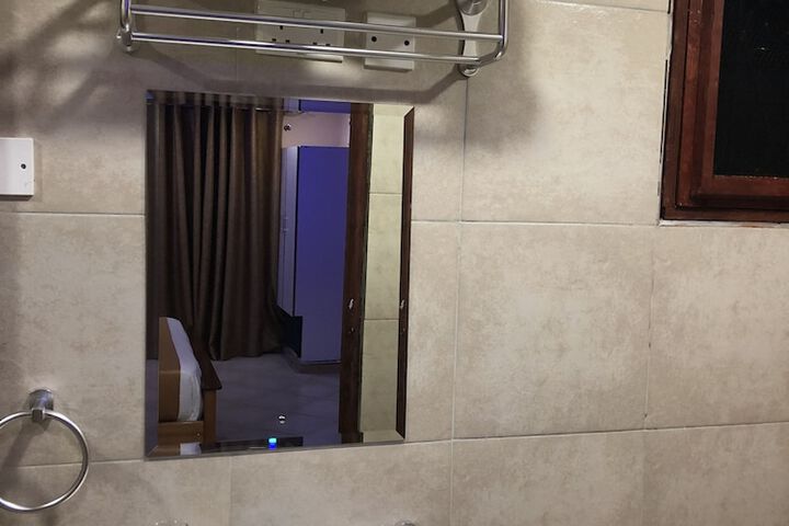 Room 19 of 32
