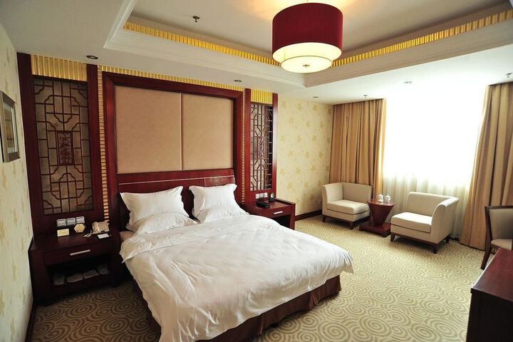 Room 8 of 25